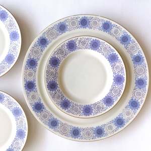 Arabia Finland rare &quot;Heili&quot; cake plates and dinner plate / Raija Uosikkinen | Vintage 60s 1960s Finnish Ceramics Dessert Bread Plates Floral