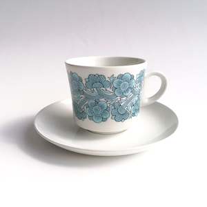 Arabia Finland &quot;Kaarina&quot; coffee cup and saucer / Raija Uosikkinen | Vintage Finnish Design 70s 1970s Scandinavian Retro Pattern