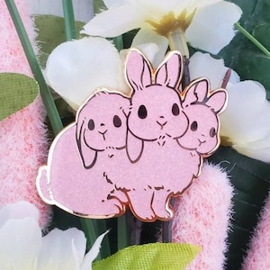 Noble Cerberus Bunny pastelroze emaille pin