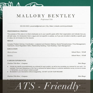 Könnte beinhalten: Eine Lebenslaufvorlage mit grünem Hintergrund und weißem Text. Der Lebenslauf ist für Mallory Bentley und enthält Abschnitte für das berufliche Profil, Fähigkeiten, Ausbildung und Berufserfahrung. Der Text "ATS - Friendly" befindet sich am unteren Rand der Seite.