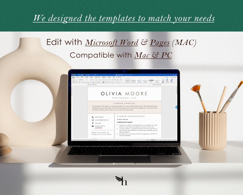 Puede incluir: Un ordenador port&aacute;til que muestra una plantilla de curr&iacute;culum en Microsoft Word con el nombre Olivia Moore en la parte superior. El port&aacute;til est&aacute; sobre un escritorio blanco con un jarr&oacute;n beige y pinceles.