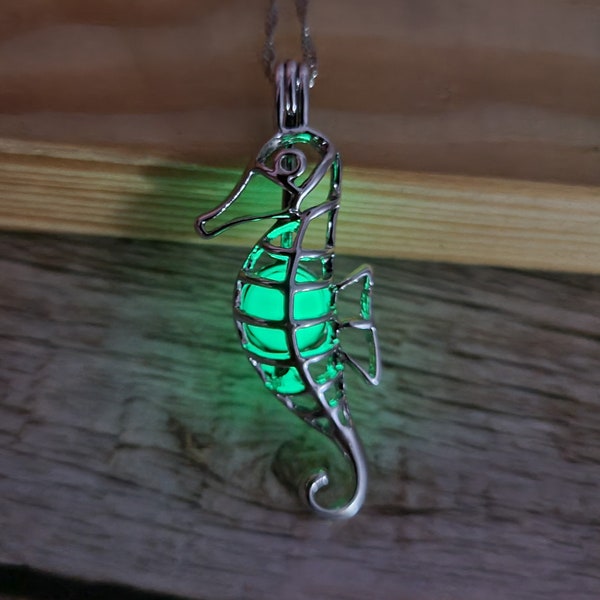 Glow in the Dark Seahorse Necklace, Luminescent Jewelry, Glow Seahorse Pendant, Seahorse-themed Accessory, Glowing Necklace