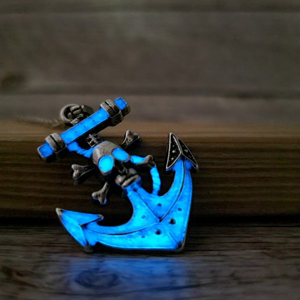 Anchor and skull glow-in-the-dark necklace Edgy maritime jewelry Glow pendant with anchor and skull design Unique nautical accessory Skull