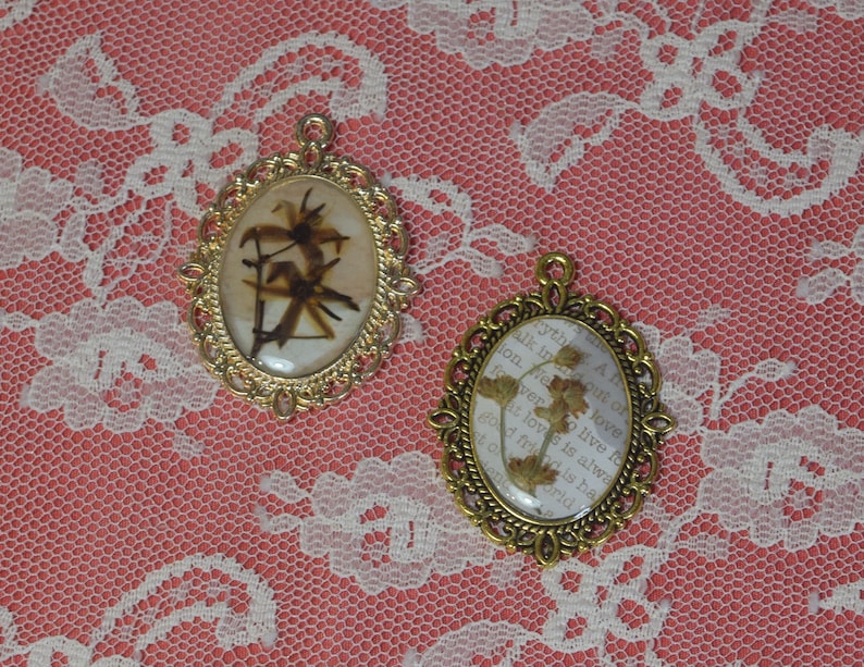 Real Pressed Flowers Vintage Cottagecore Style Large Pendant Handmade Jewelry for Mother/'s Day Gift