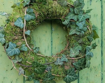 Fresh moss wreath, wreath made of moss in approx. 23, 30 or 38 cm diameter, naturally green with ivy