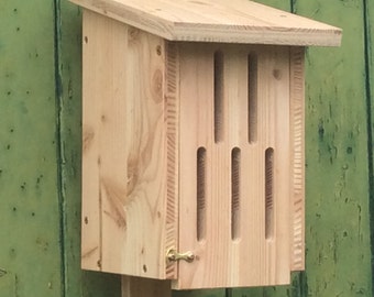 Schmetterlings-Kasten aus Holz / Insektenhotel / Schmetterlingshaus / Insektenschutz