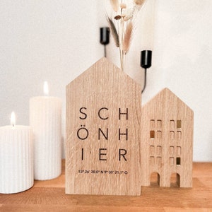 Personalisiertes Deko Häuschen aus Holz Schön Hier mit Koordinaten und Trockenblumen Bild 9