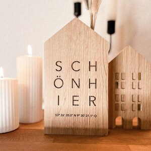 Personalisiertes Deko Häuschen aus Holz Schön Hier mit Koordinaten und Trockenblumen Bild 7