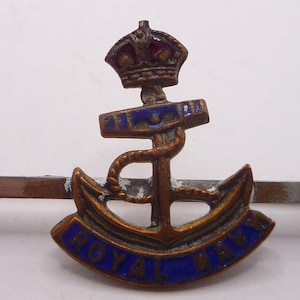 Royal navy enamel sweetheart badge / brooch / pin