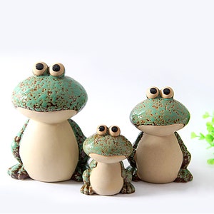 A set of Ceramics frog family garden statue-frog garden statue-animal garden decor-Yard Decor-a set of 3