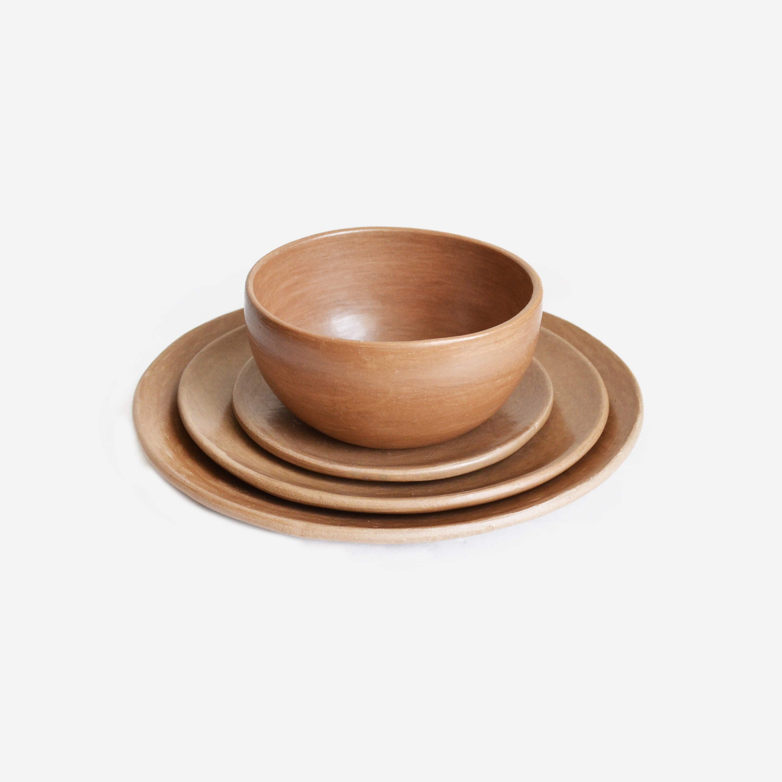 Set one bowl, 15,20 and 25 cm plates beeswax finish natural