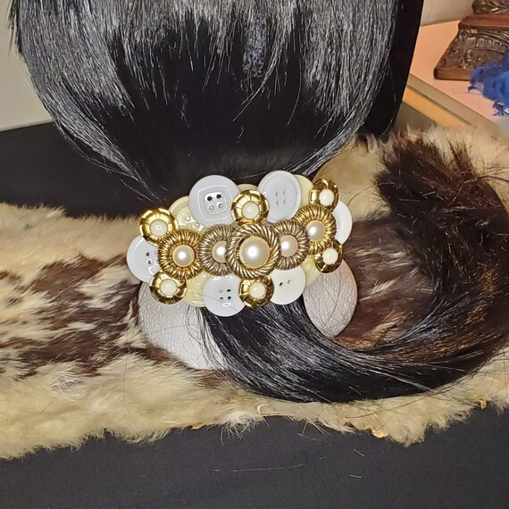 Handmade White & Gold Button Hair Barrett: Elegant Hair  display picture 2