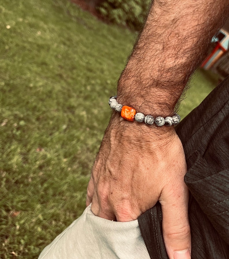 Bracelet de perles pour homme Idée cadeau pour homme Jaspe gris et agate orange carrée Bracelet de pierres précieuses 8 mm image 4