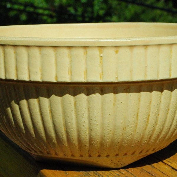 Antique Tan Ribbed Stoneware Mixing Bowl 7 1/2" Square Base