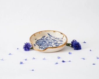 Antoinette Spoon rest, portacucharas de cerámica hecho a mano, idea de regalo única, diseño de inspiración vintage, elegante reposacucharas para la cocina