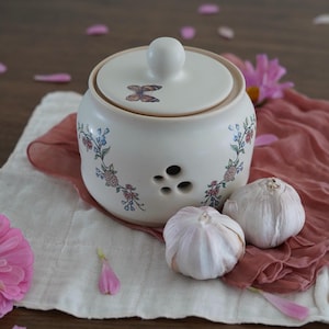 Primavera Garlic Keeper, Handmade Garlic Kepper, Ceramic Garlic Jar, Ceramic Garlic Keeper, Garlic Storage Jar with Lid