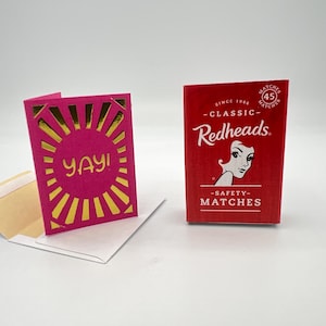 Pequeno cartão de parabéns feito à mão, cartão de aniversário em miniatura, comemoração, Yay, cartão de parabéns e envelope aprox. 3,7 cm (1,5 polegada) x 5 cm (2 polegadas)