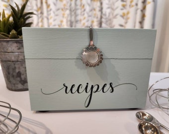Recipe box w/ 40 Cards and 9 dividers. Blue-Gray with gold or silver spoon.