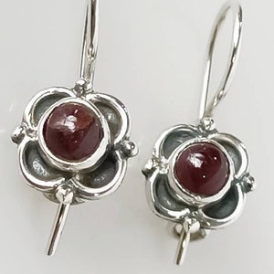Pendientes de flor de plata esterlina oxidados de rubí, pendientes de plata esterlina sólida 925 de rubí granate rojo, piedra de nacimiento del zodiaco del cáncer julio, Australia