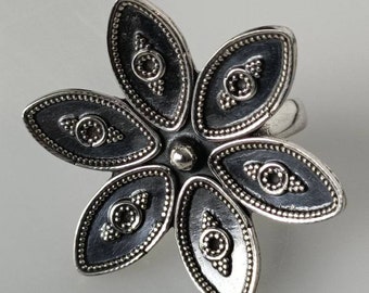Large flower ring, spring flower ring, silver flower ring, Oxidized flower ring, oxidized silver ring, adjustable silver ring, Australia