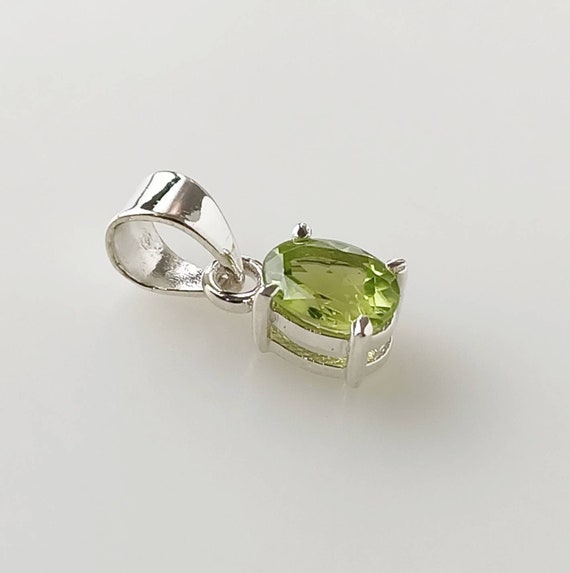 Minimalist Cut-Stone Oval Peridot Solid 925 Silver Prong Set Pendant