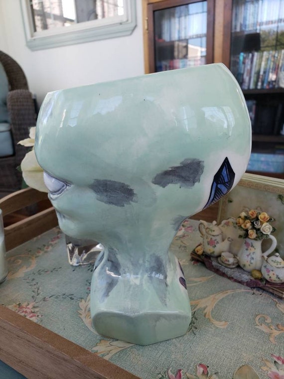 8 Alien Head Ceramic Planter