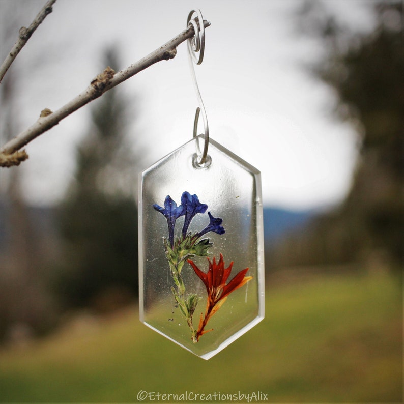 Resin Suncatcher Resin Ornament Dried Flowers Unique Decor Grace Ward Andromeda Flower Framed Flowers Nature Inspired Jewelry
