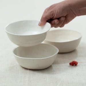 Cuencos de cerámica rústica, cuencos de cerámica hechos a mano, cuencos blancos, cuencos para ensaladas, cuencos para ramen, cuencos para arroz, cuencos para fideos, cuencos para sopa, cuencos para pasta