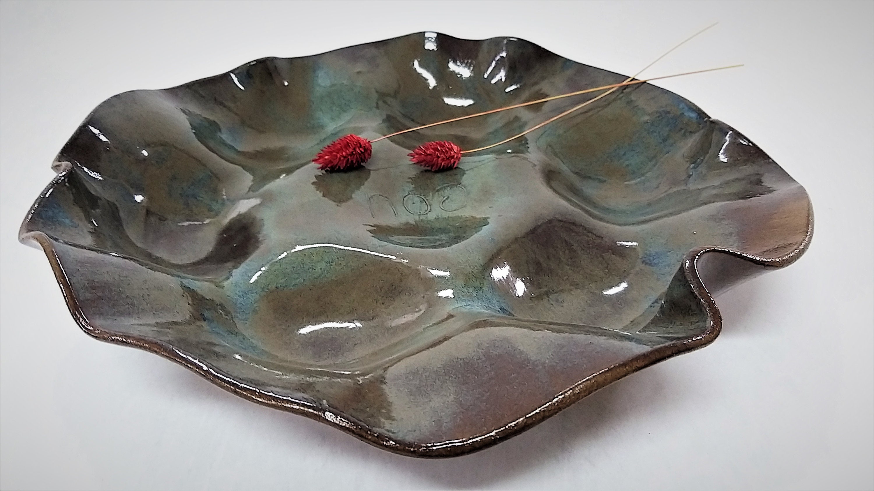 伝統的なユダヤの祝日の食事にぴったりのエレガントな陶器製過越祭