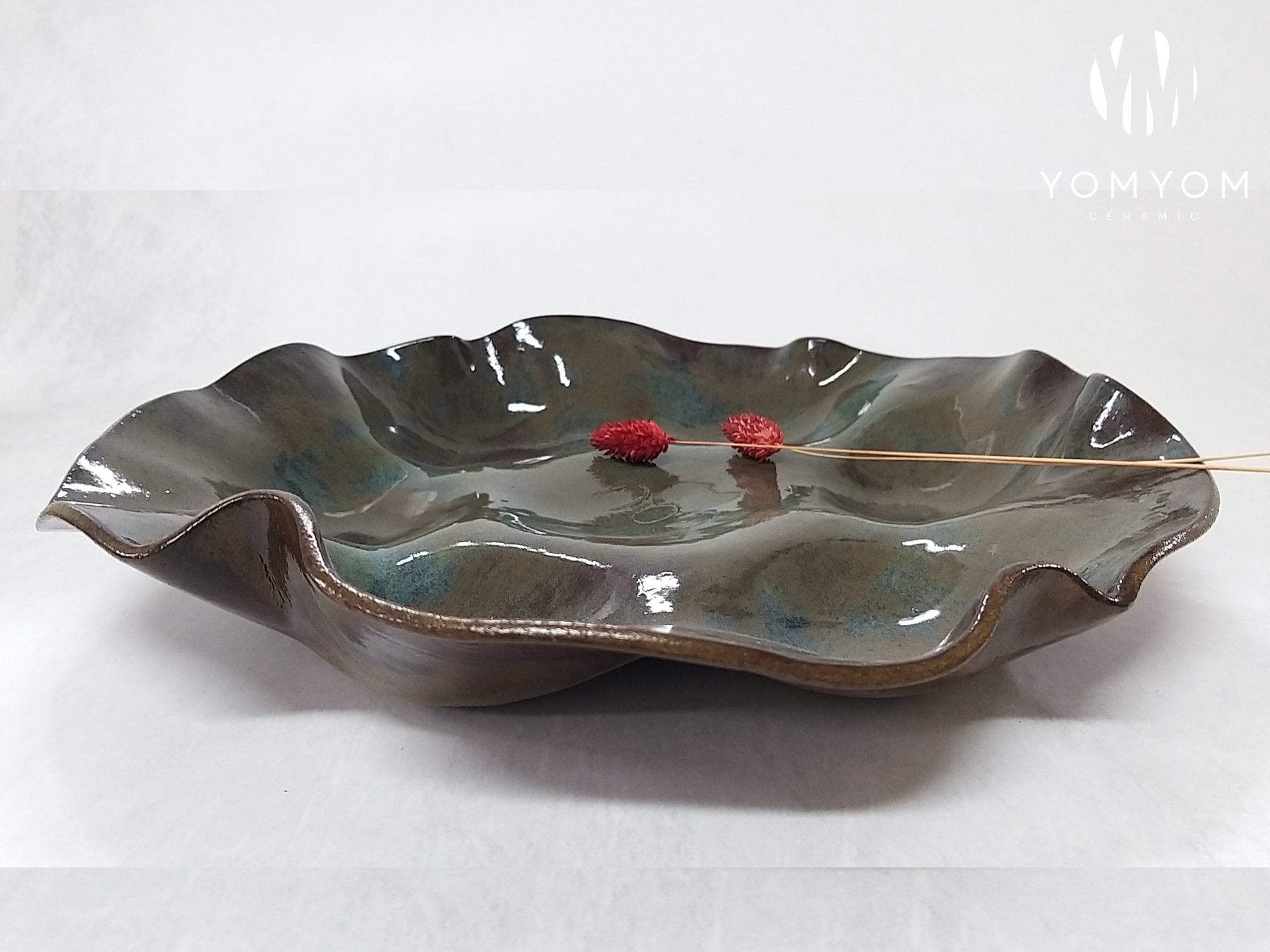 伝統的なユダヤの祝日の食事にぴったりのエレガントな陶器製過越祭