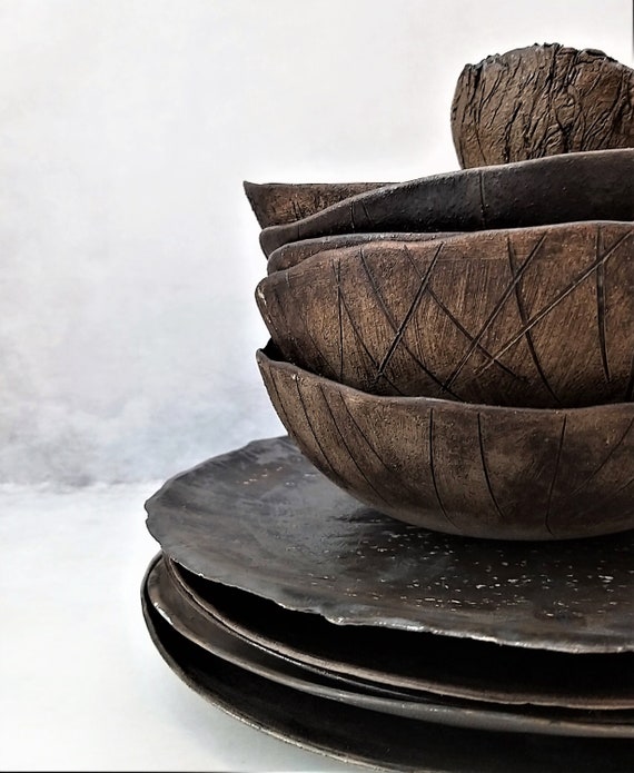 Handgefertigtes rustikales Geschirr-Set aus Keramik, dunkle Metallic-Glasur, 3-teilig
