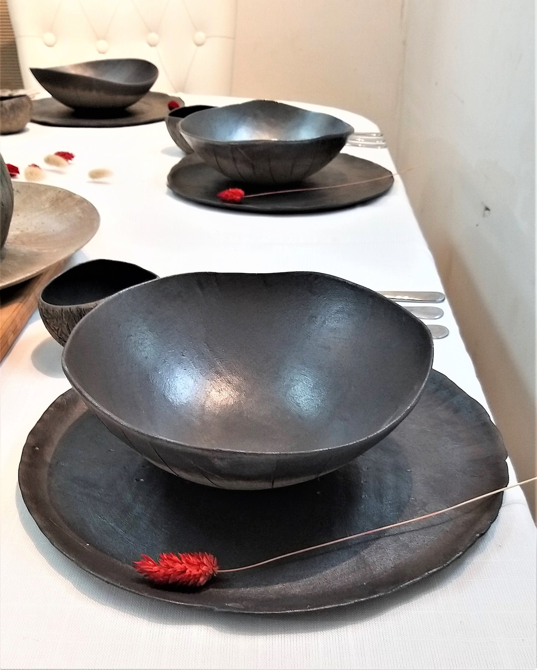 Set di piatti neri opachi, piatti da pranzo, piatti in ceramica nera,  stoviglie nere, stoviglie formali, stoviglie nordiche, piatti da ristorante  unici -  Italia