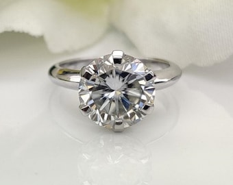 2.5 Ct près de White Moissanite Solitaire Style Bague de mariage - Cadeau cher pour elle - Solitaire Ring - Promise Ring - Crown Ring