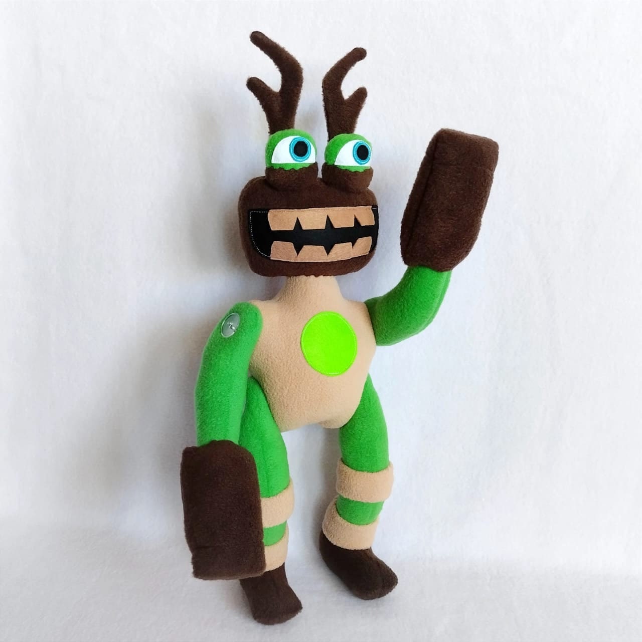 MR PLANT PLUSHIE NOW AVAILABLE FROM MAKESHIP! Music: @loyer.music  #weirdcore #dreamcore #worldofmrplant