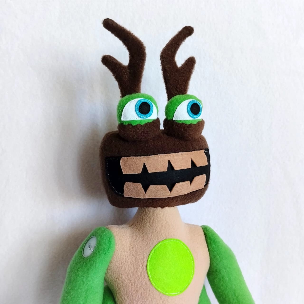 MR PLANT PLUSHIE NOW AVAILABLE FROM MAKESHIP! Music: @loyer.music  #weirdcore #dreamcore #worldofmrplant