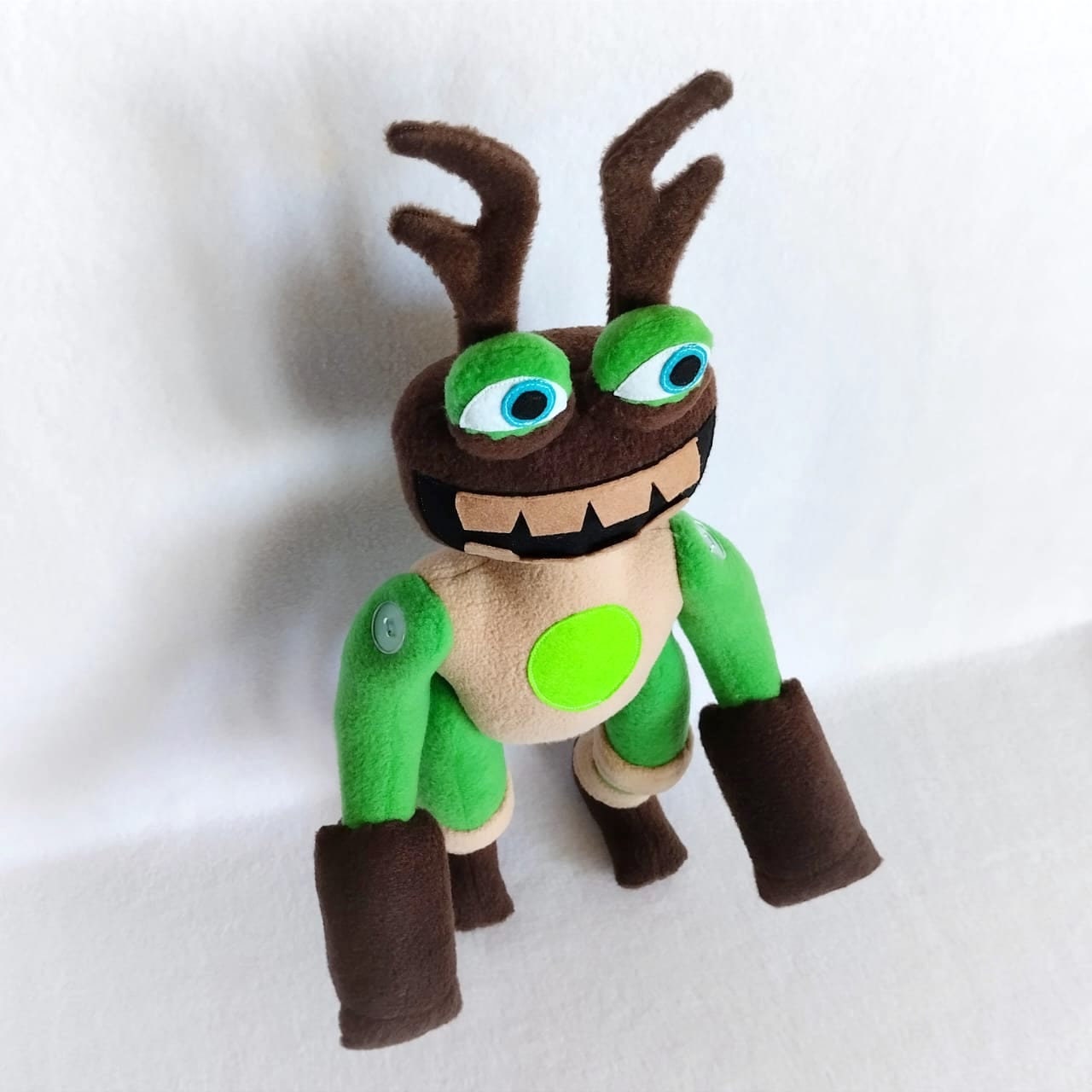 MR PLANT PLUSHIE NOW AVAILABLE FROM MAKESHIP! Music: @loyer.music  #weirdcore #dreamcore #worldofmrplant