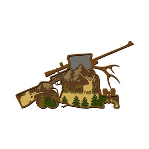 Peut inclure: Une silhouette brune d'un fusil avec une lunette, un cerf et des montagnes à l'intérieur de la silhouette. La silhouette est sur un fond blanc.