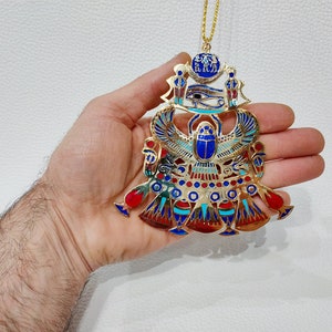 Egyptisch amulet. Ketting met het oog van Horus, scarabee en Egyptische cobra. Vergulde koperen ketting. Verkrijgbaar in twee maten. Gemaakt in Egypte