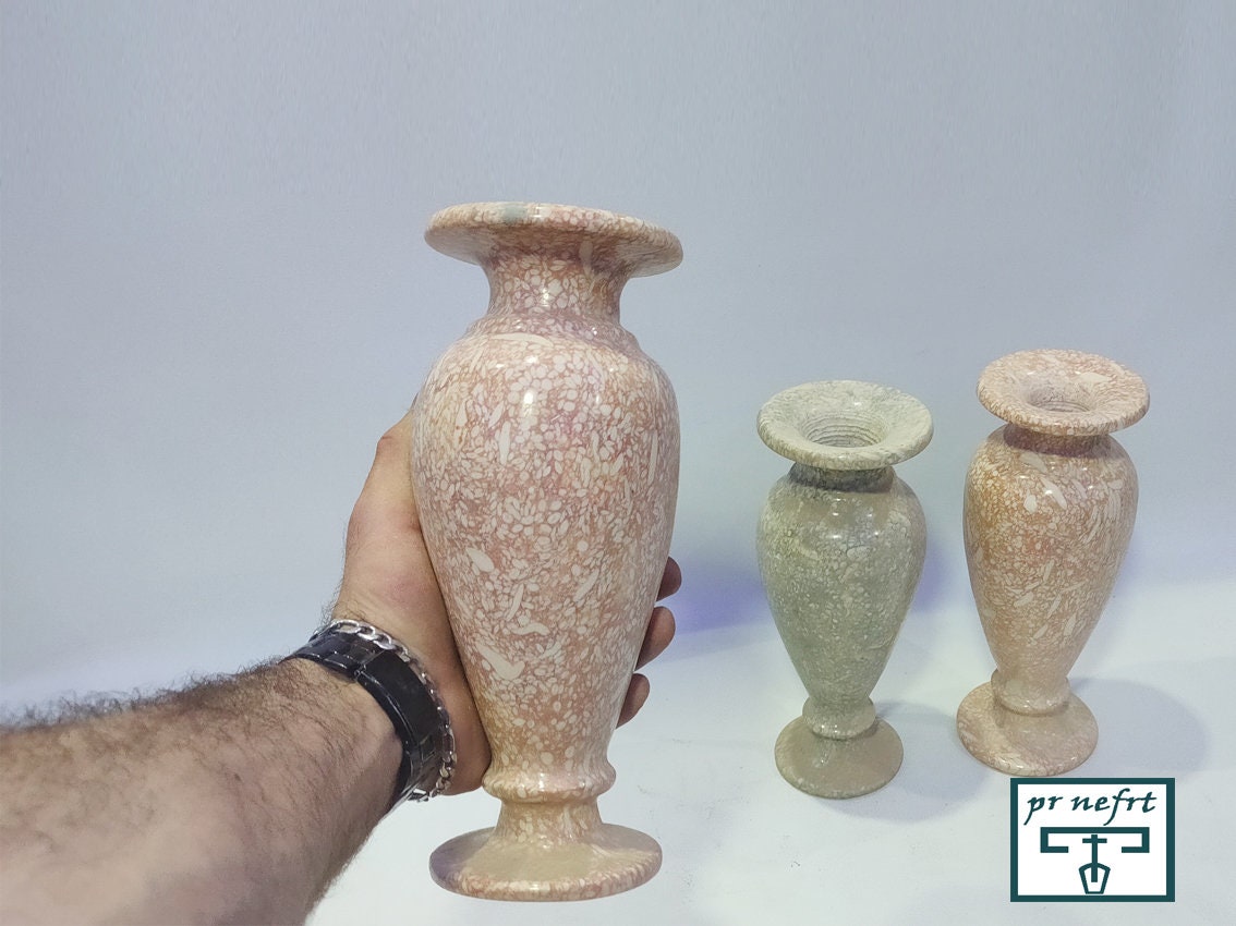 希少なエジプト産大理石の花瓶。3点のみの限定販売。ヴィンテージ