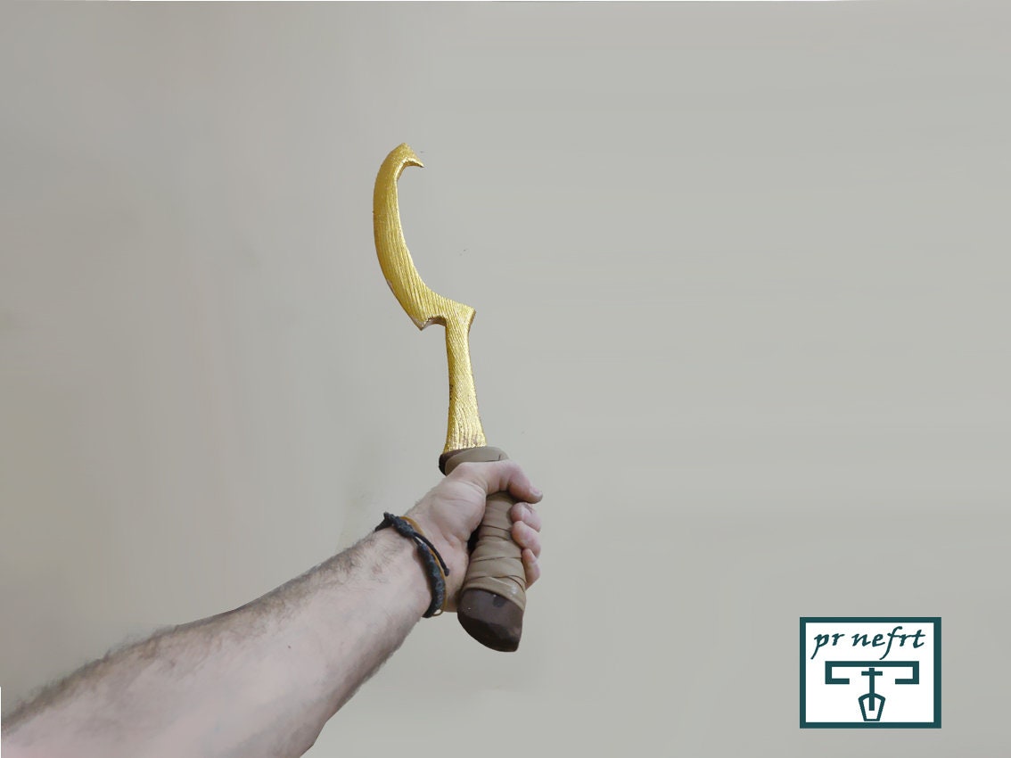 エジプトの剣コペシュ。ファラオ軍の伝説の剣。エジプト製の木と金箔の