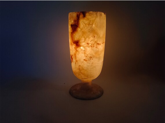 アラバスターの花瓶、エジプトのアラバスターキャンドルホルダー、白い