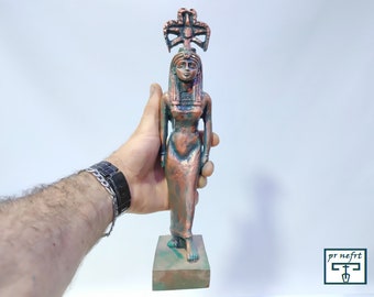 The rare statue of the goddess Seshat,the goddess of wisdom, knowledge, writing and the guardian of texts, a rare statue made in Egypt
