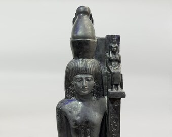 エジプト　ラムセス像　置物 ラムセス3世の像。博物館の展示品。ラムセス3世王。ファラオの像