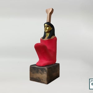 Seated statue of the goddess Nephthys. Rare statue. Statue of the goddess Nephthys. Egyptian statue. 22 centimeters. Handmade in Egypt