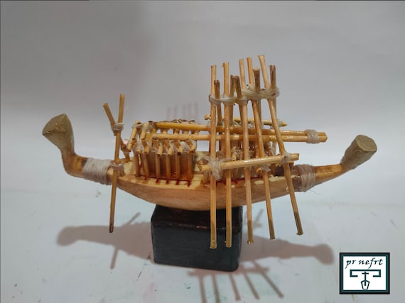 エジプトで作られたクフ王のユニークで珍しい船（太陽の船）木造船