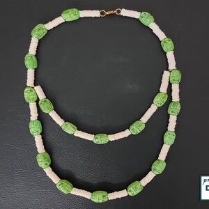 ketting De faraonische koningin. De onderscheidende scarabeeketting. Gemaakt in Egypte
