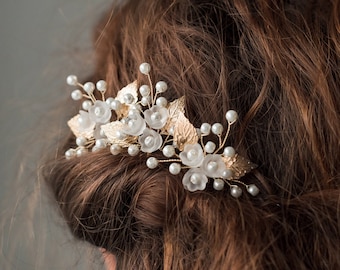 White flower pearl hair piece Gold leaf pearl hair pins