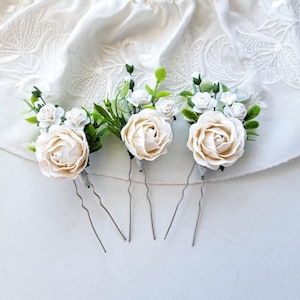 White flower hair pins Set floral hair pins White bridal hair piece for wedding