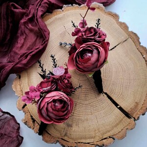Burgundy boutonniere for men  Gothic wedding flowers boutonniere Moody burgundy flowers boutonniere Buttonhole groom groomsmen