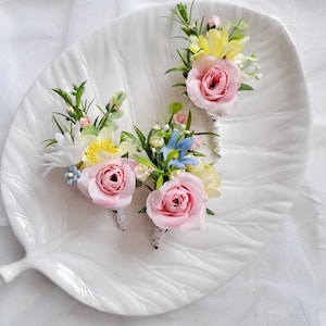 Pink white blue yellow boutonniere for man Summer wedding flower boutonniere Colorful groom boutonniere